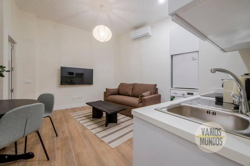 Cozy Y Centrico Apt Para 6Pax En Plaza Del Carmen E2 Madrid Exterior foto